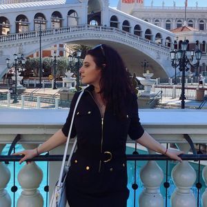 Meet your Posher, Valentina